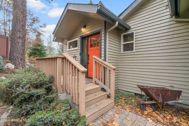 8995 N CLARKVIEW PL, Hayden, ID 83835