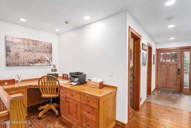 8995 N CLARKVIEW PL, Hayden, ID 83835