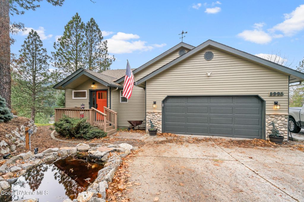 8995 N CLARKVIEW PL, Hayden, ID 83835