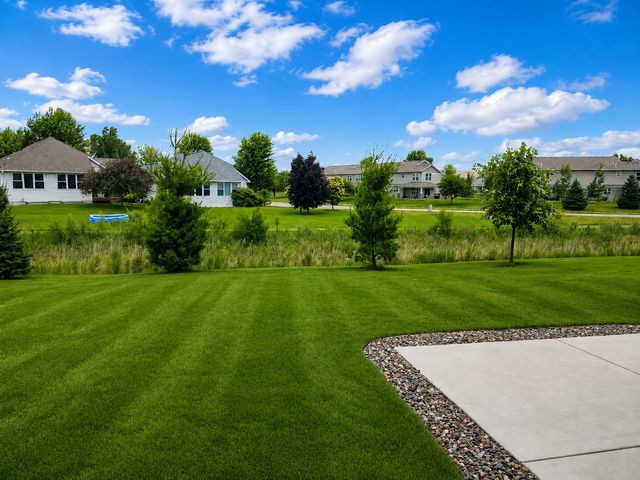 6884 101st Street S, Cottage Grove, MN 55016