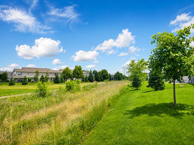 6884 101st Street S, Cottage Grove, MN 55016
