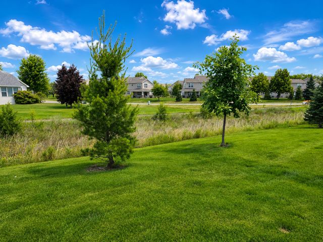6884 101st Street S, Cottage Grove, MN 55016