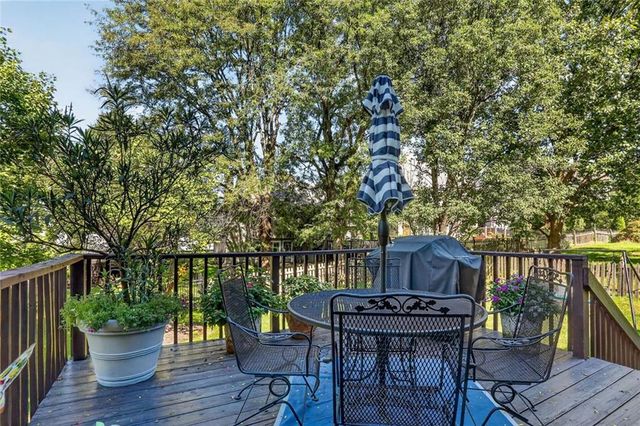 7808 NW 76th Place, Kansas City, MO 64152