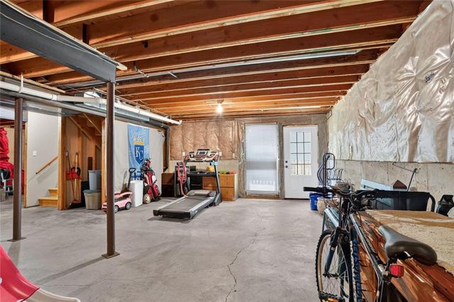 7808 NW 76th Place, Kansas City, MO 64152
