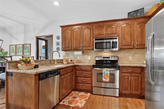 7808 NW 76th Place, Kansas City, MO 64152
