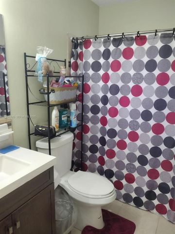 728 SW 73rd Ave 25, North Lauderdale, FL 33068