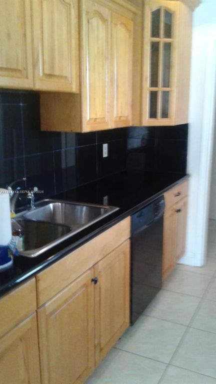 728 SW 73rd Ave 25, North Lauderdale, FL 33068