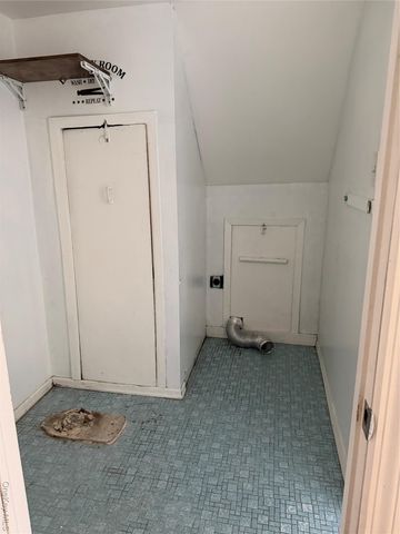 11 Mel Court, Bay Shore, NY 11706