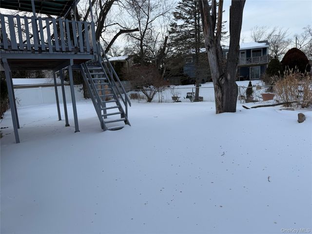 11 Mel Court, Bay Shore, NY 11706