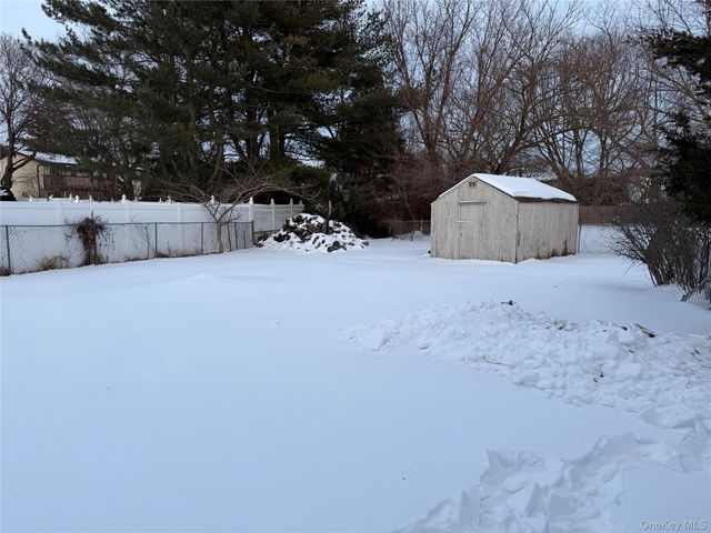 11 Mel Court, Bay Shore, NY 11706