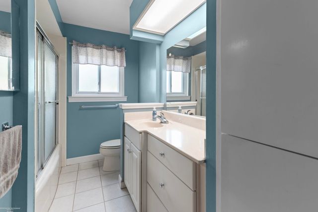 3825 Hillcrest Street, Warren, MI 48092