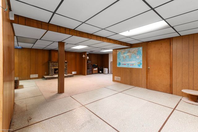 3825 Hillcrest Street, Warren, MI 48092