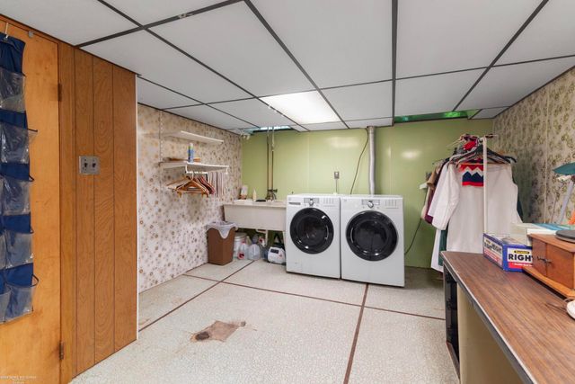 3825 Hillcrest Street, Warren, MI 48092