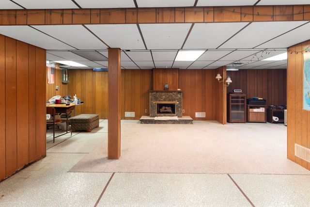 3825 Hillcrest Street, Warren, MI 48092