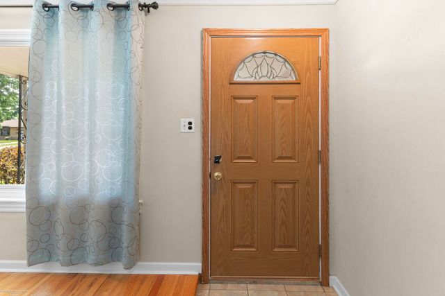 3825 Hillcrest Street, Warren, MI 48092