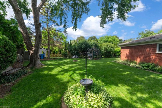 3825 Hillcrest Street, Warren, MI 48092