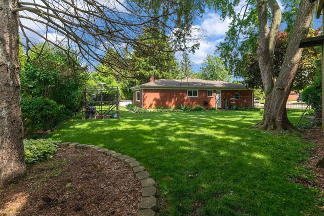 3825 Hillcrest Street, Warren, MI 48092