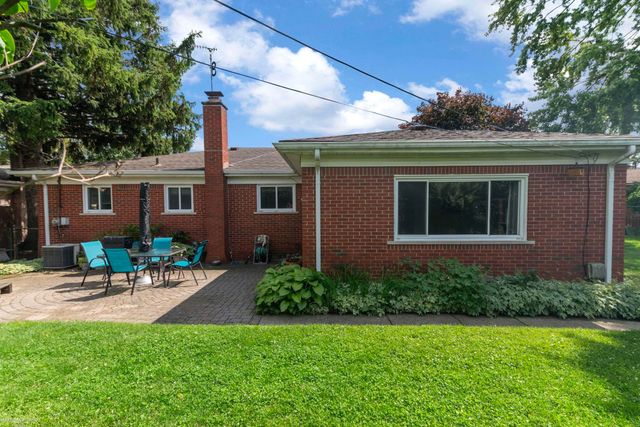 3825 Hillcrest Street, Warren, MI 48092