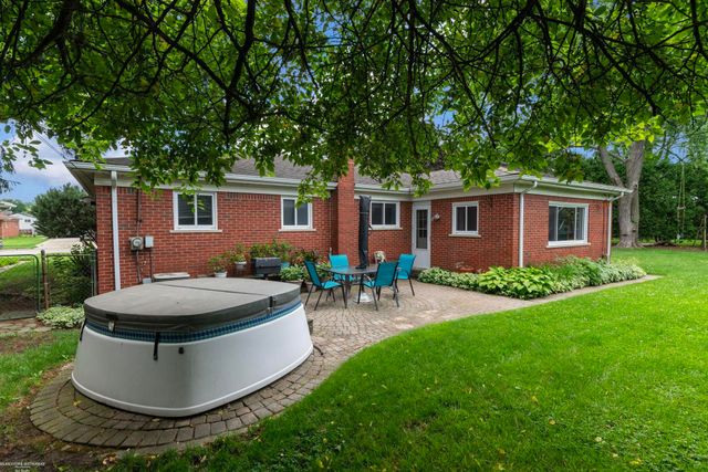3825 Hillcrest Street, Warren, MI 48092