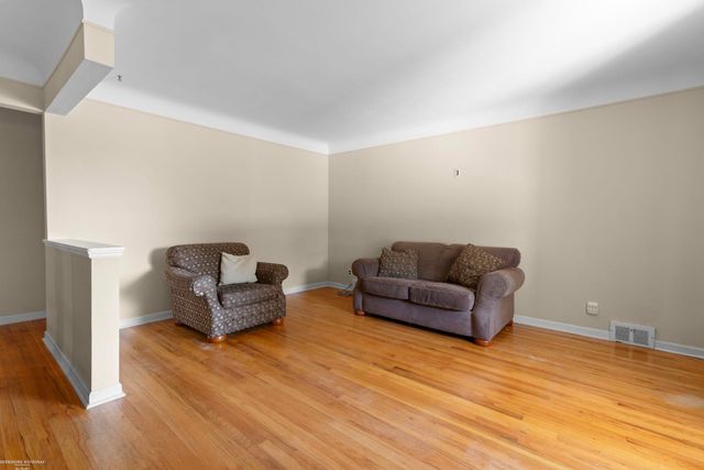 3825 Hillcrest Street, Warren, MI 48092