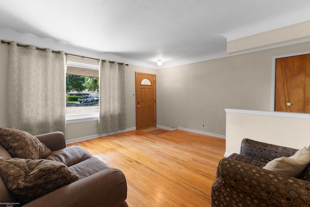 3825 Hillcrest Street, Warren, MI 48092
