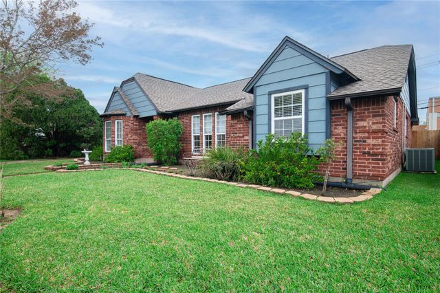 723 Whitecap Drive, El Lago, TX 77586