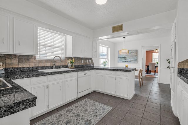 723 Whitecap Drive, El Lago, TX 77586