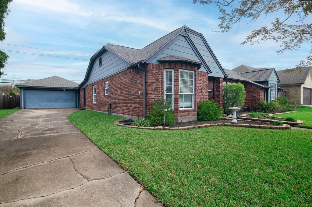 723 Whitecap Drive, El Lago, TX 77586