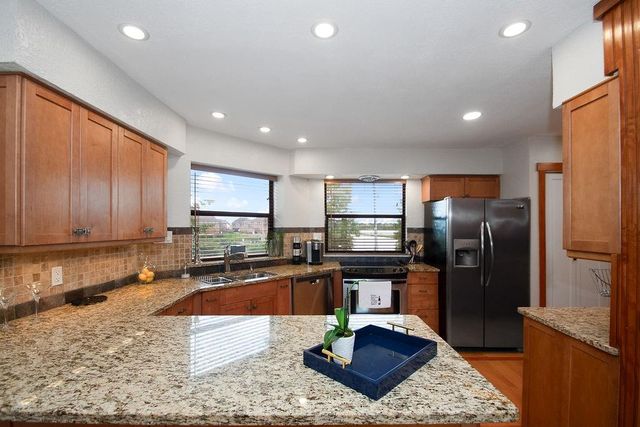 888 Davis Road, League City, TX 77573