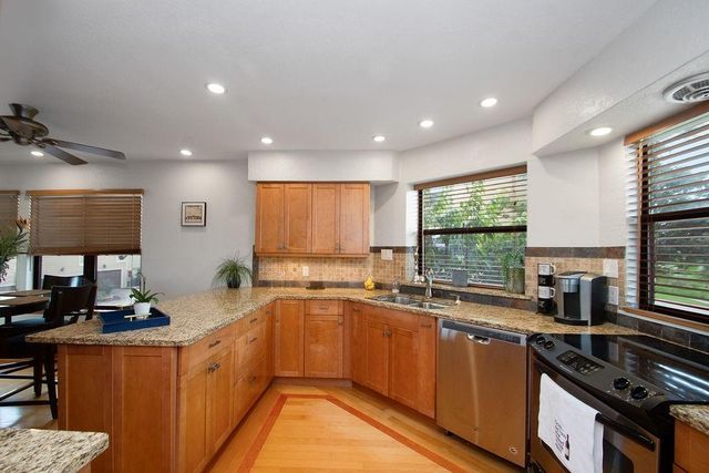 888 Davis Road, League City, TX 77573