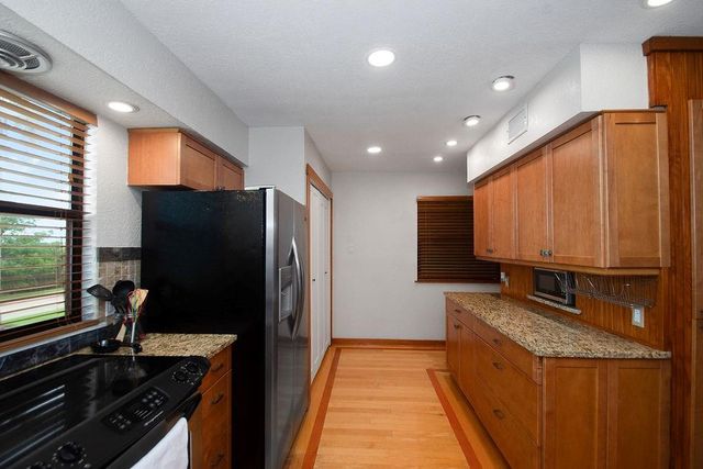 888 Davis Road, League City, TX 77573