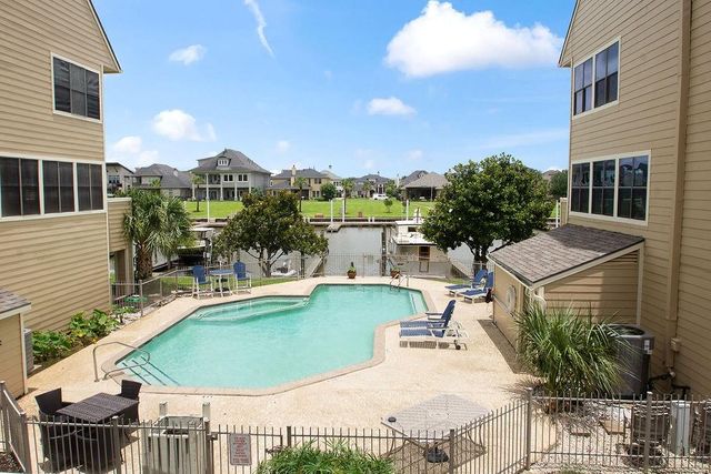 888 Davis Road, League City, TX 77573
