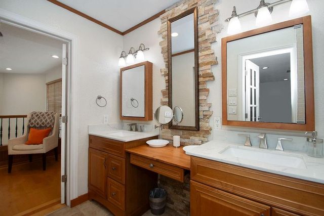 888 Davis Road, League City, TX 77573