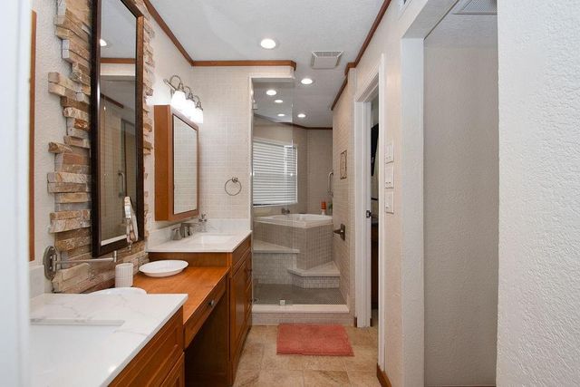 888 Davis Road, League City, TX 77573