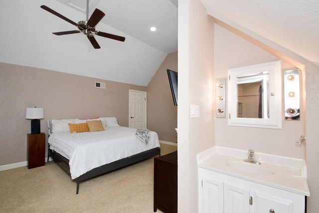 888 Davis Road, League City, TX 77573