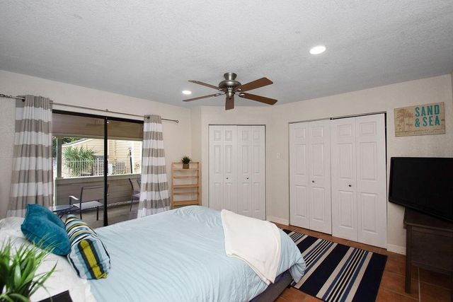 888 Davis Road, League City, TX 77573