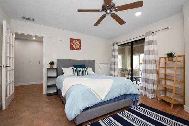 888 Davis Road, League City, TX 77573