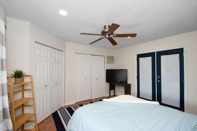 888 Davis Road, League City, TX 77573