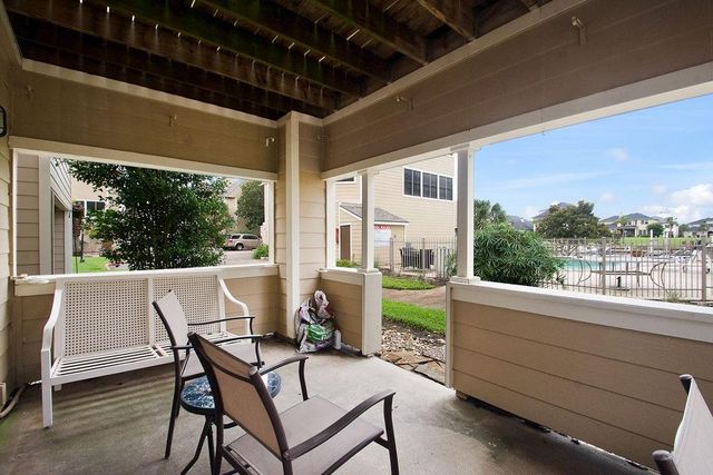 888 Davis Road, League City, TX 77573