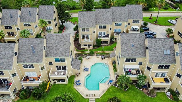 888 Davis Road, League City, TX 77573