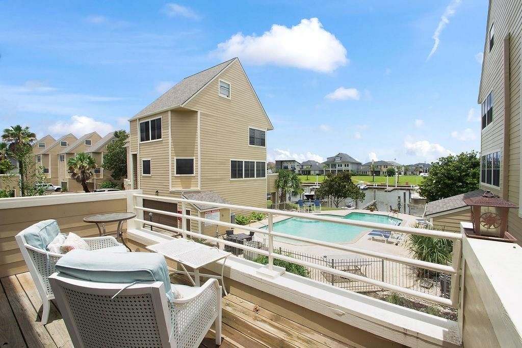 888 Davis Road, League City, TX 77573
