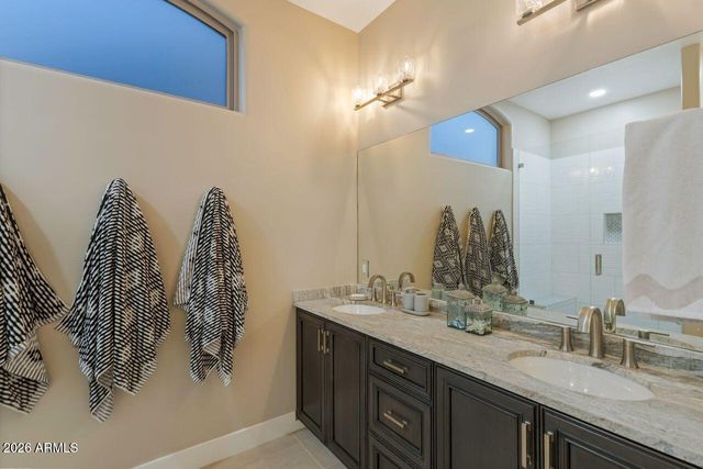 6437 E WINCHCOMB Drive, Scottsdale, AZ 85254