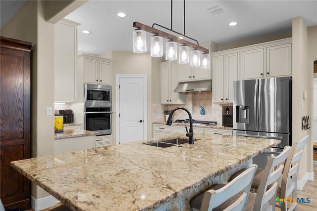 824 Shelly Drive, Canyon Lake, TX 78133