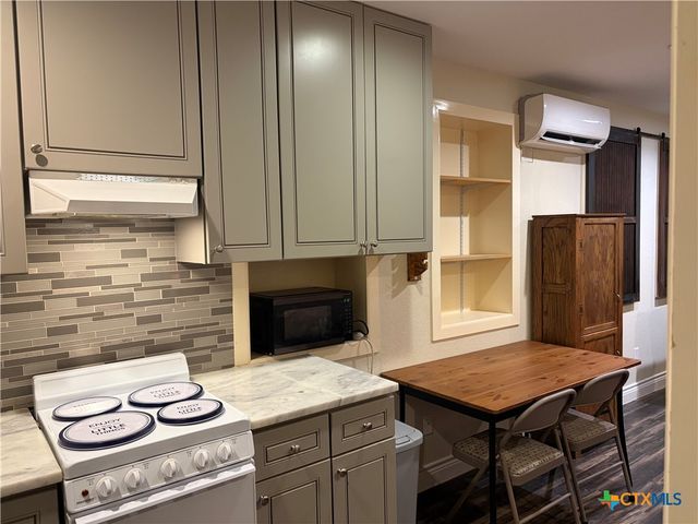 824 Shelly Drive, Canyon Lake, TX 78133