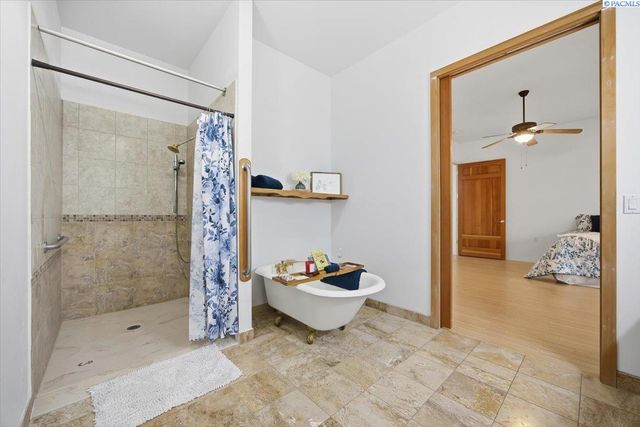 4209 S Cascade, Kennewick, WA 99337