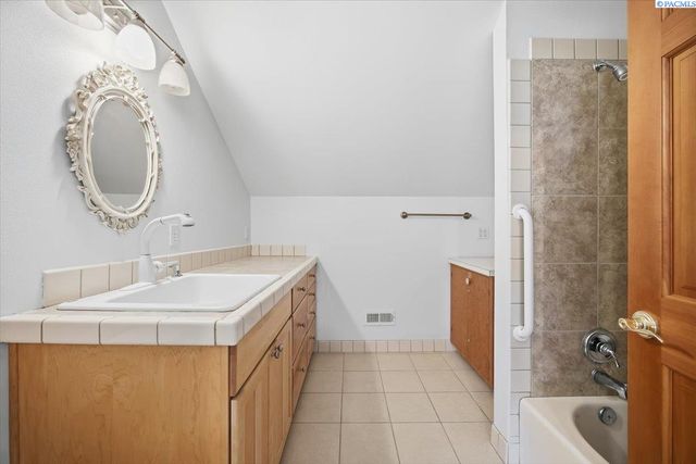 4209 S Cascade, Kennewick, WA 99337