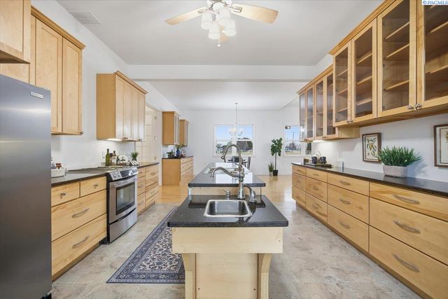 4209 S Cascade, Kennewick, WA 99337