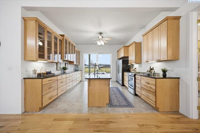 4209 S Cascade, Kennewick, WA 99337