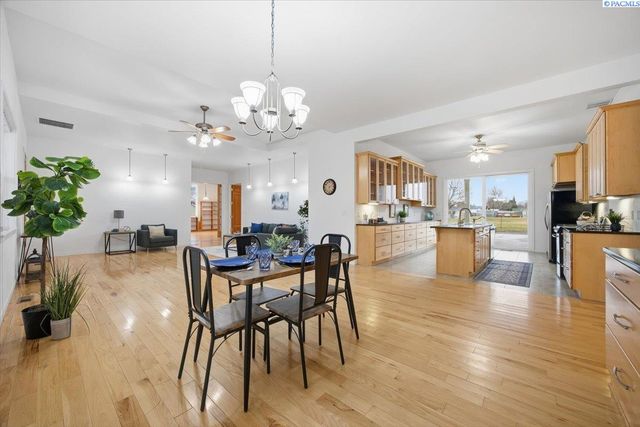 4209 S Cascade, Kennewick, WA 99337