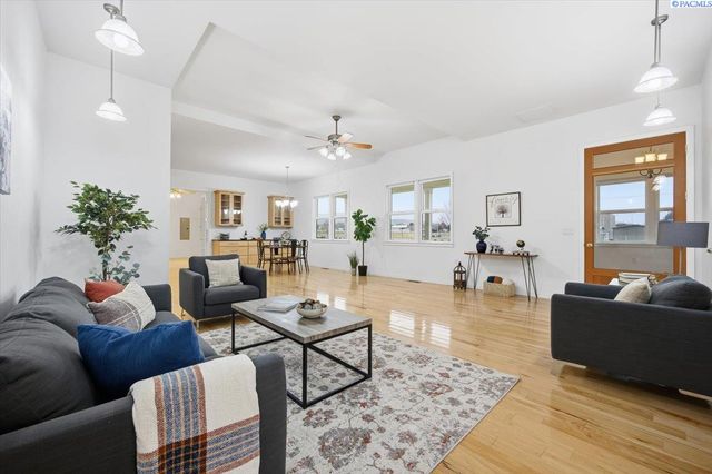 4209 S Cascade, Kennewick, WA 99337